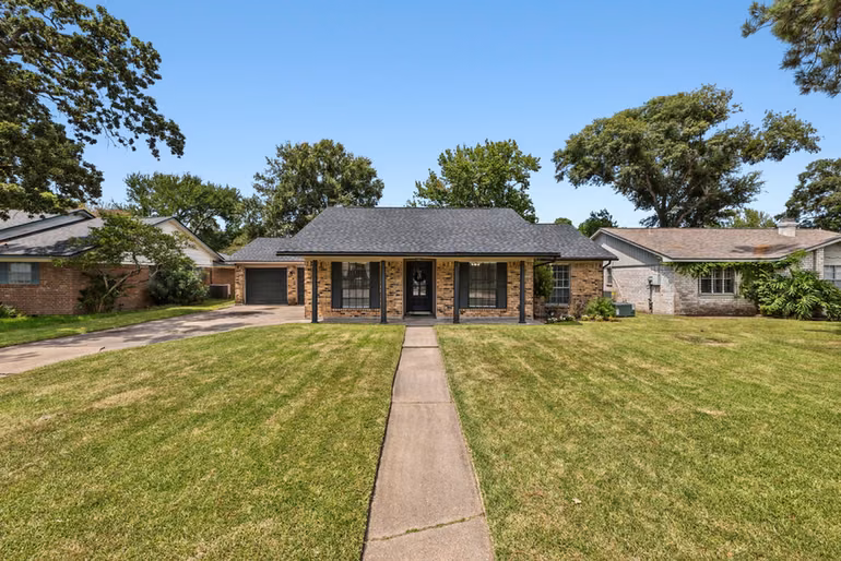 Photo 2 of 3700 Kingsway Drive, Baytown, TX