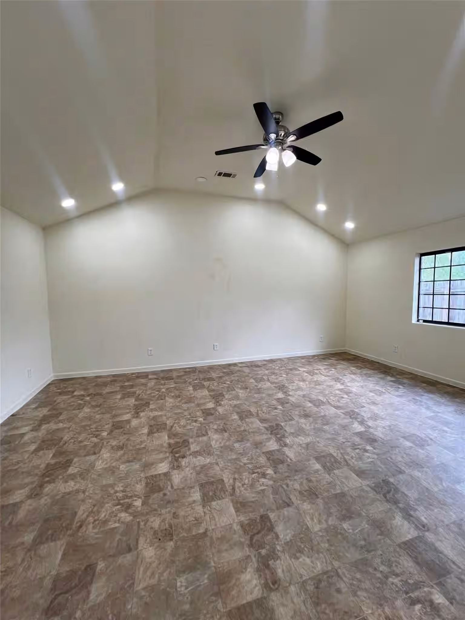 Photo 5 of 6231 Hollow Pines Drive, Houston, TX