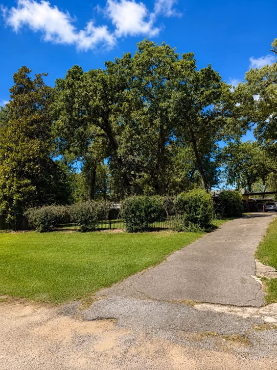 Photo 4 of 154 Woodway Drive, Magnolia, TX