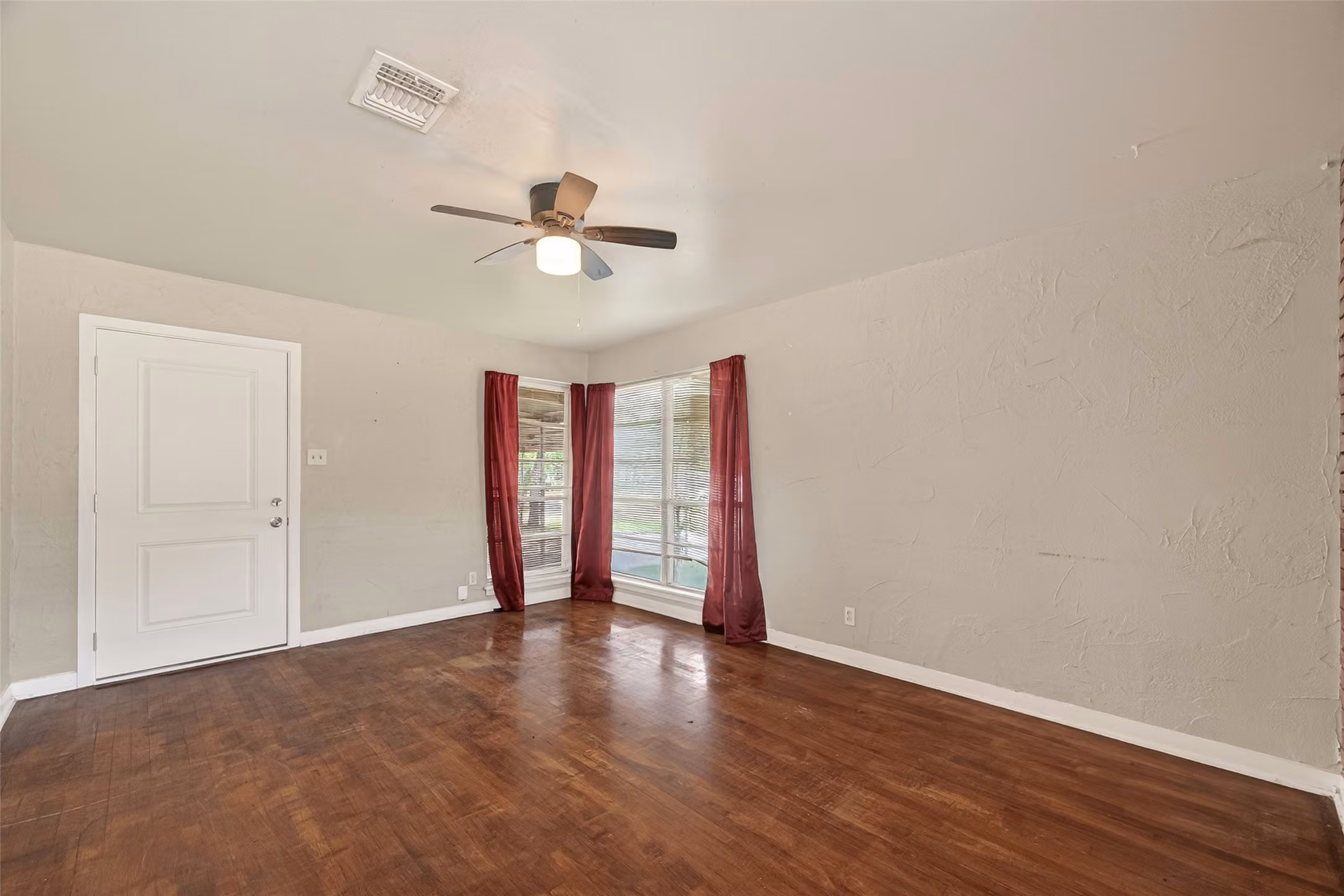 Photo 6 of 5810 Flamingo Drive, Houston, TX