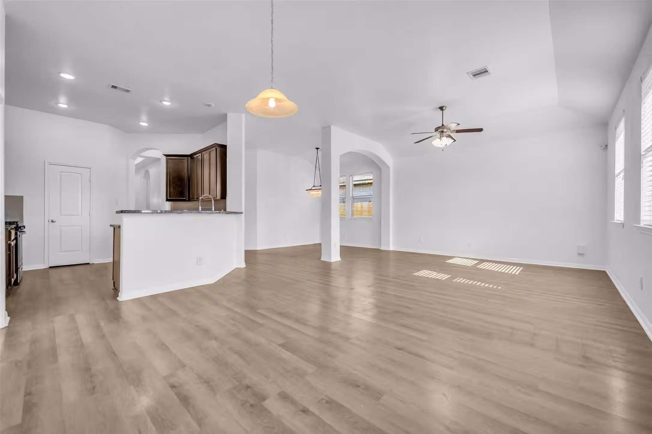 Photo 7 of 4707 Waukegan Road, Conroe, TX