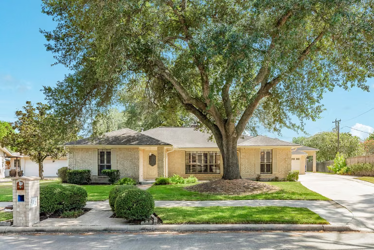 Photo of 712 Browning Street, Angleton, TX 77515