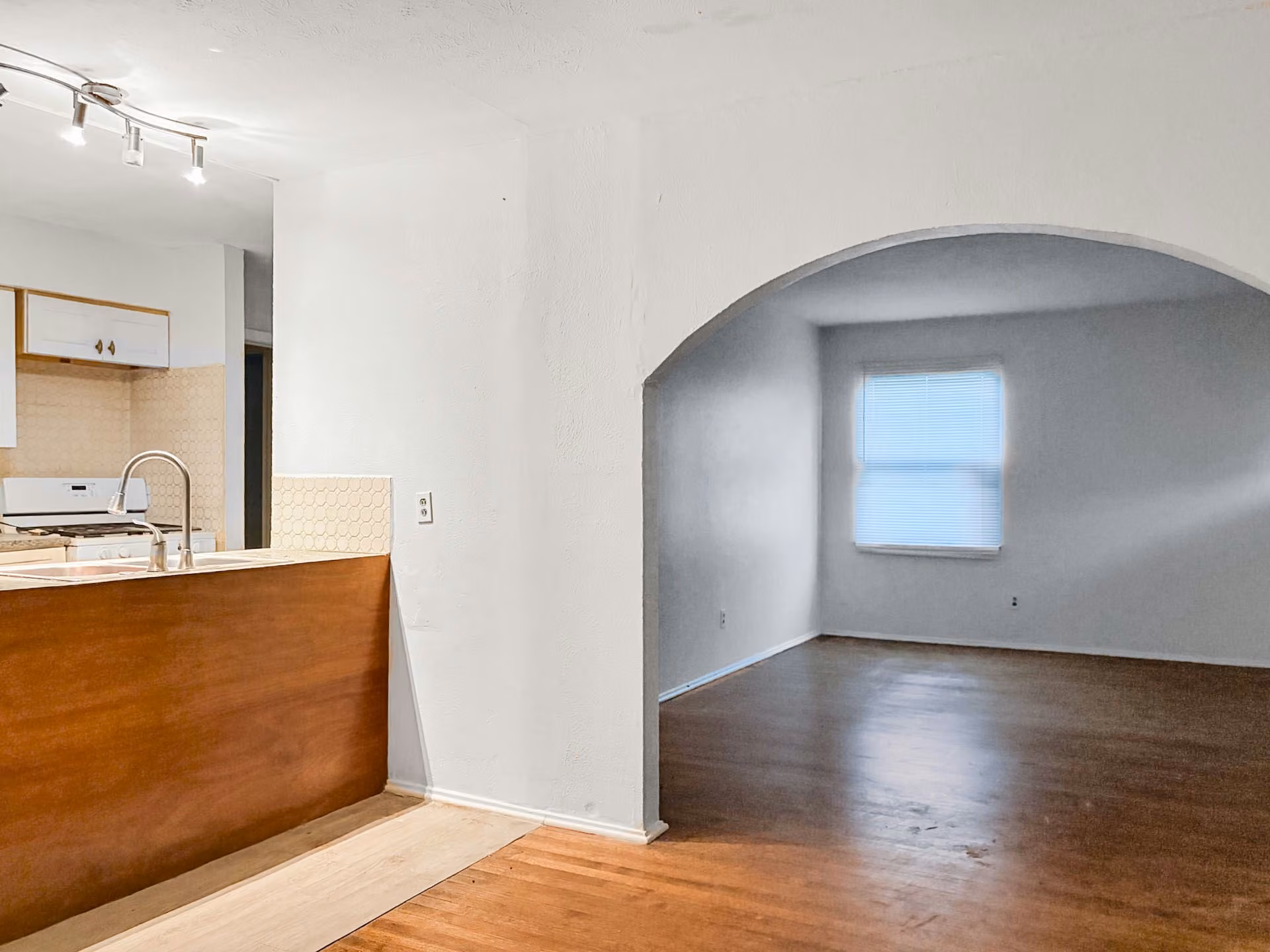 Photo 3 of 4423 Holloway Drive, Houston, TX