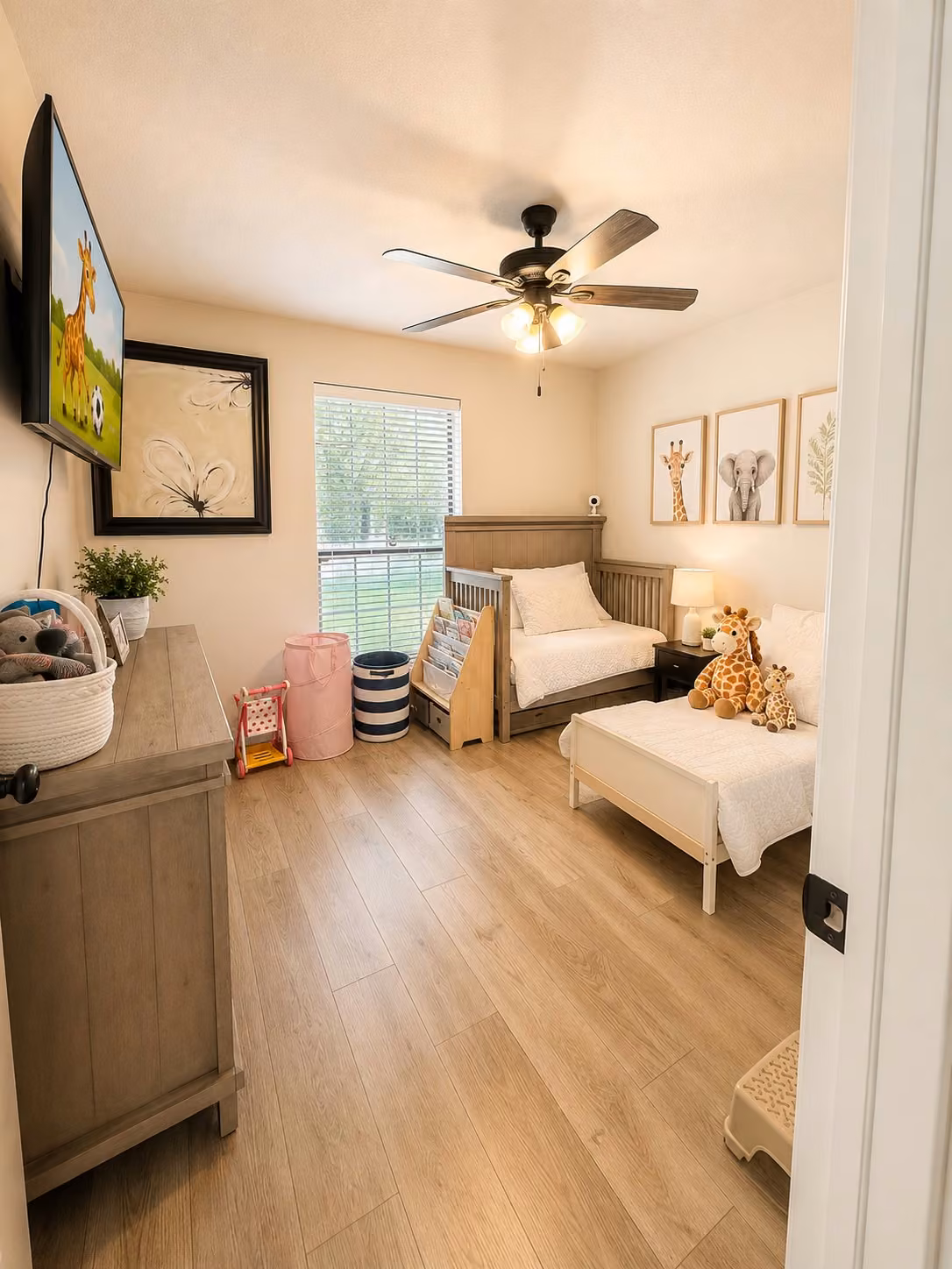 Photo 5 of 1602 Halpern Street, Houston, TX