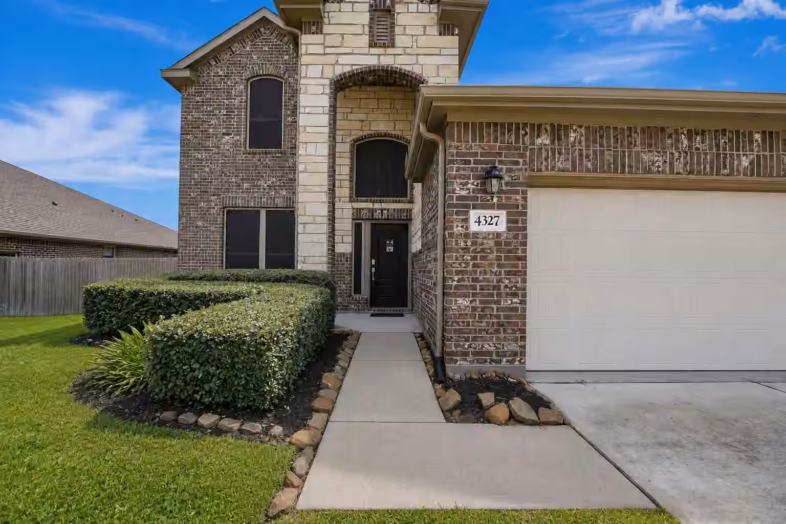 Photo 3 of 4327 Oakdale Mist Drive, Dickinson, TX