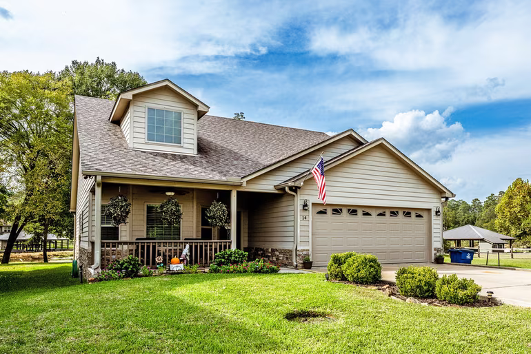 Photo of 14 Wildwood Lake Dr, Huntsville, TX 77340