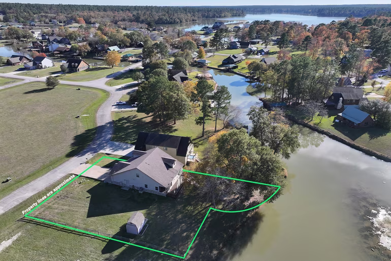 Photo 2 of 14 Wildwood Lake Dr, Huntsville, TX