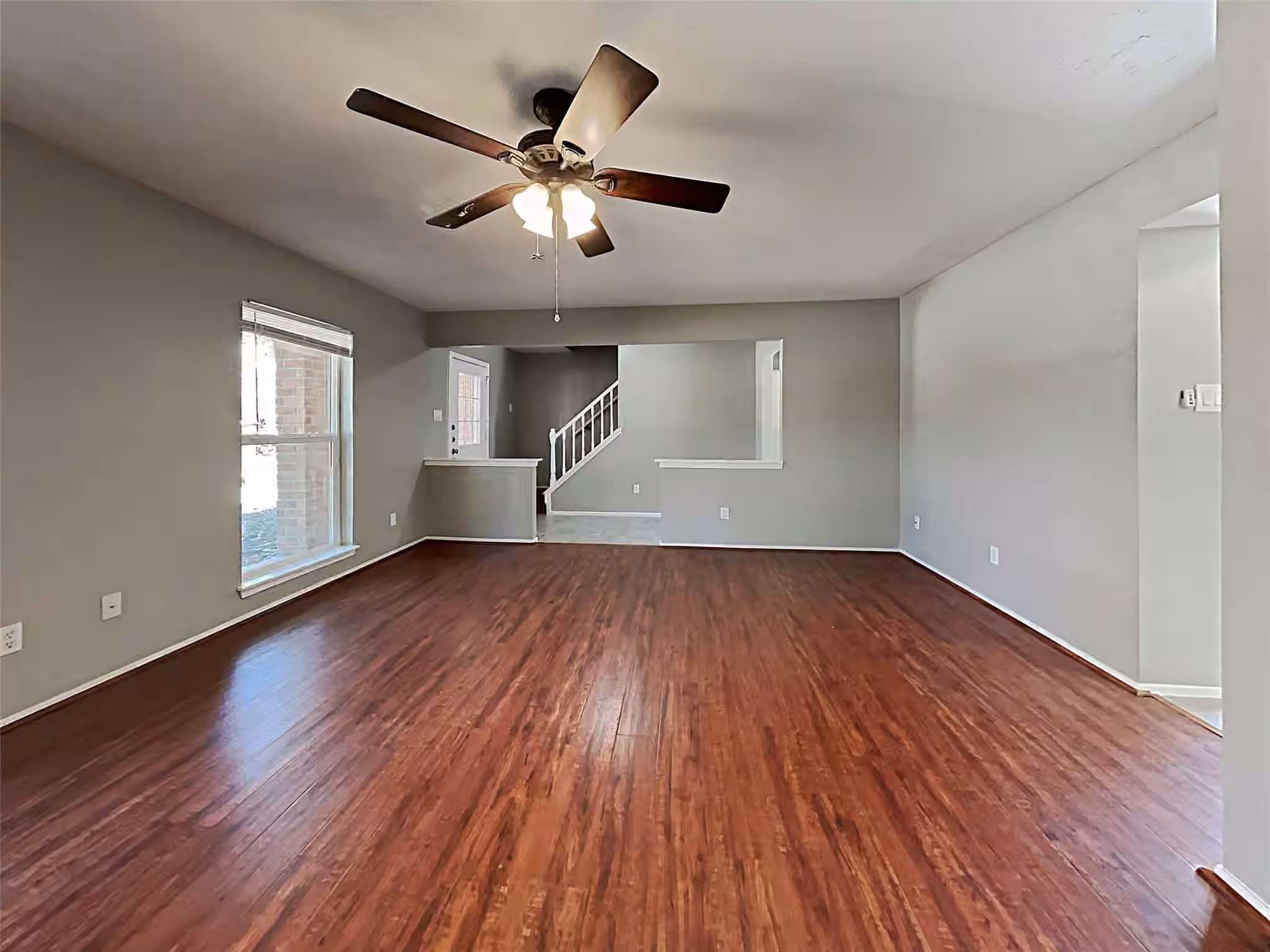 Photo 4 of 2902 Clear Ridge Drive, Houston, TX