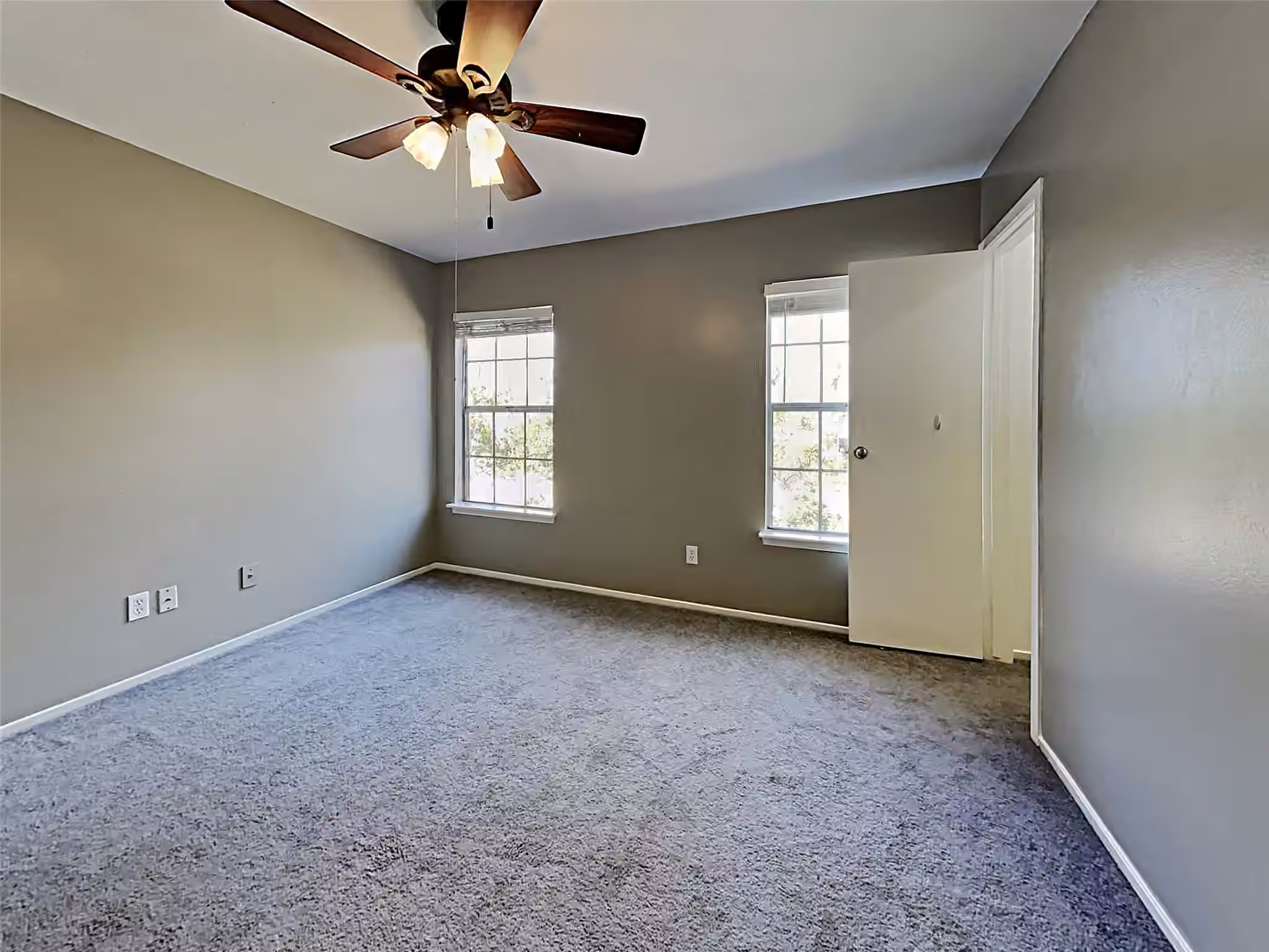 Photo 6 of 2902 Clear Ridge Drive, Houston, TX