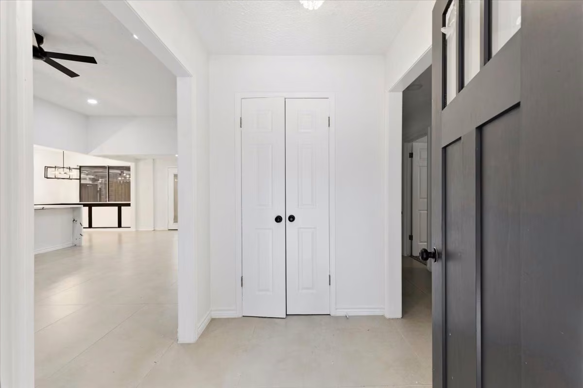 Photo 5 of 3815 Plum Hollow Drive, Houston, TX