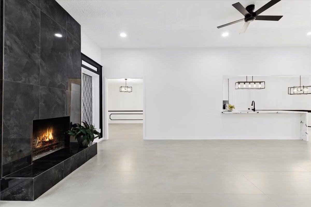 Photo 6 of 3815 Plum Hollow Drive, Houston, TX