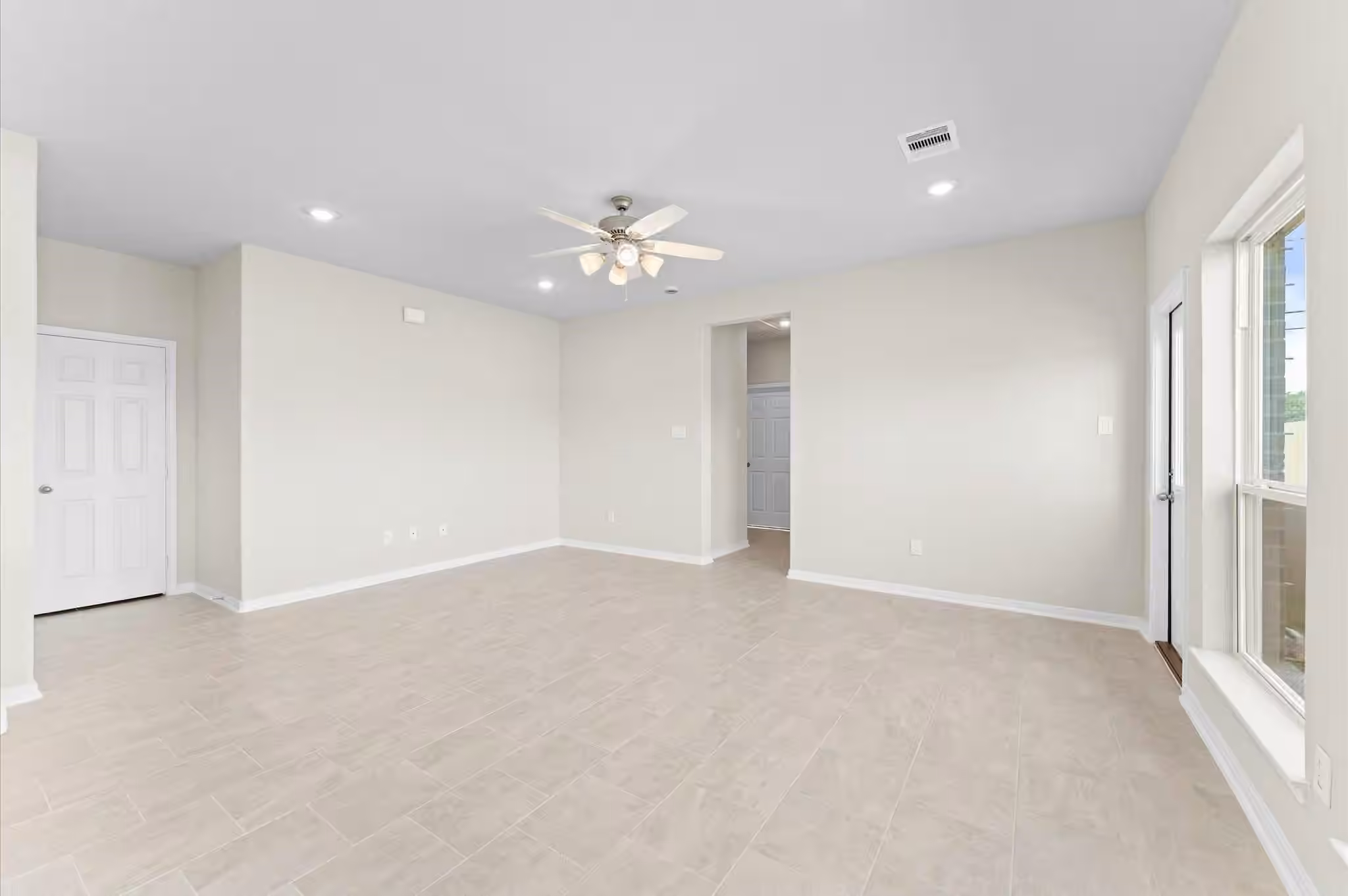 Photo 6 of 1364 Mixander Way, La Porte, TX