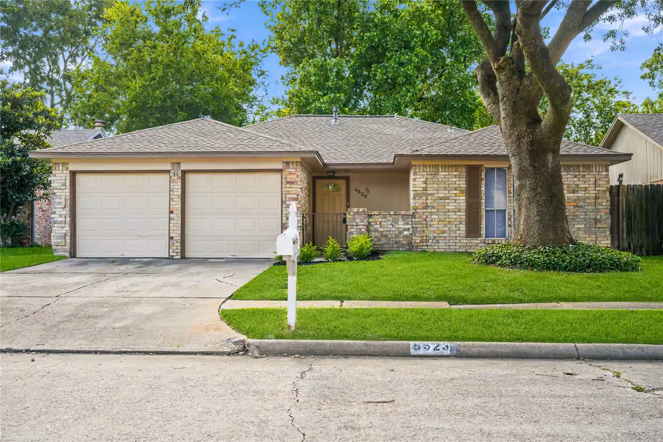 Photo of 6523 La Violetta Drive, Houston, TX 77083