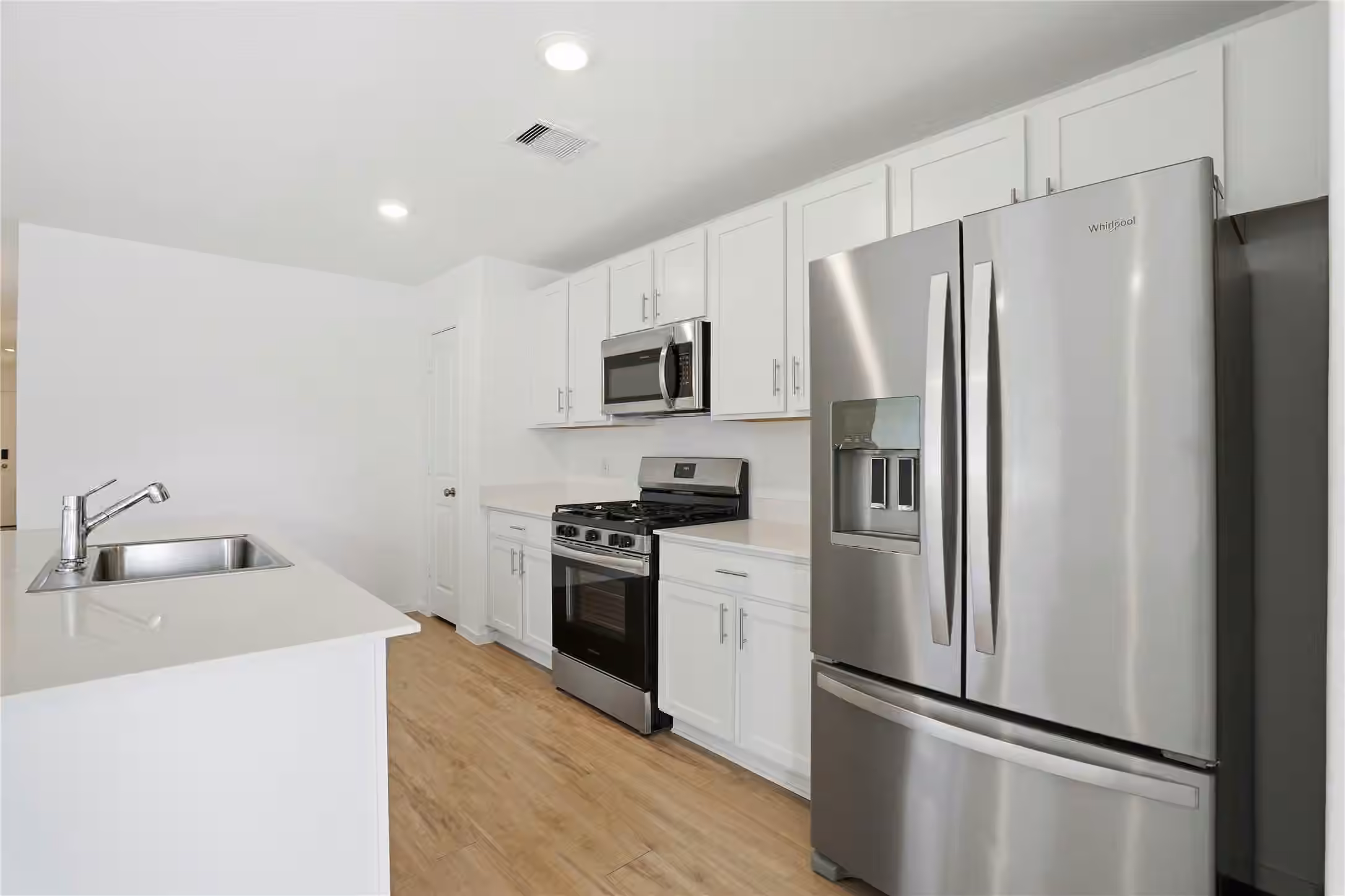 Photo 5 of 9910 Cliffside Ridge Drive, Baytown, TX