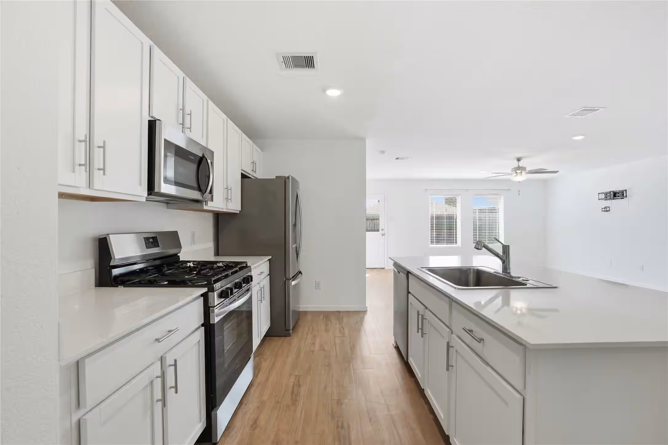 Photo 6 of 9910 Cliffside Ridge Drive, Baytown, TX