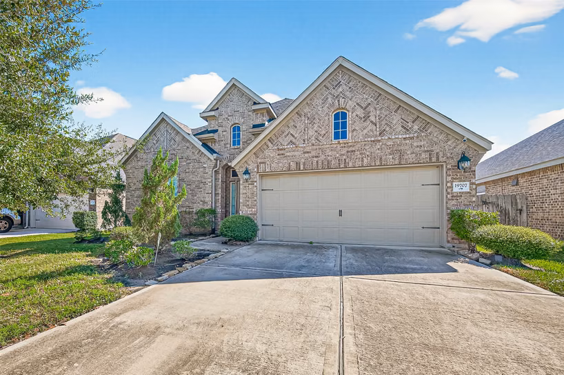 Photo 4 of 19707 Lakeside Pointe Court, Richmond, TX