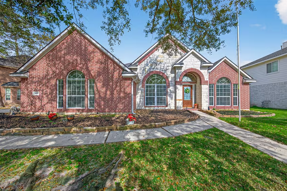Photo 2 of 18810 Walden Forest Drive, Humble, TX