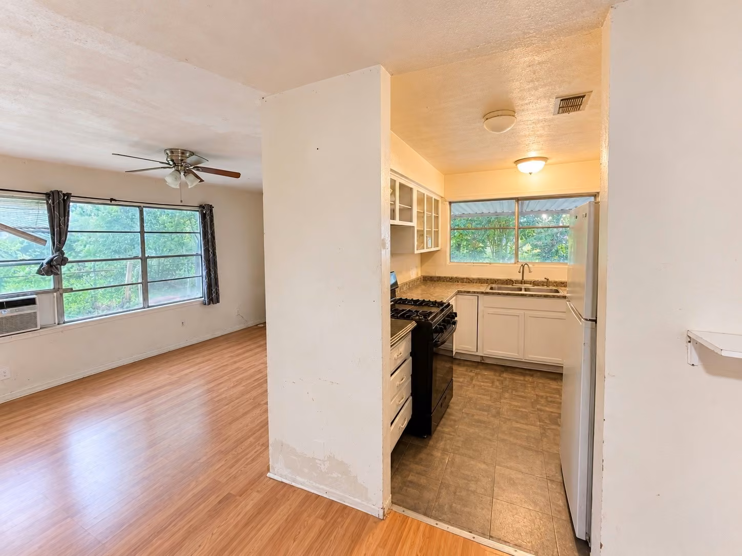 Photo 4 of 10418 Alta Loma Way, Houston, TX