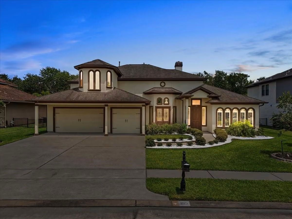 Photo of 205 Del Monte Drive, Friendswood, TX 77546