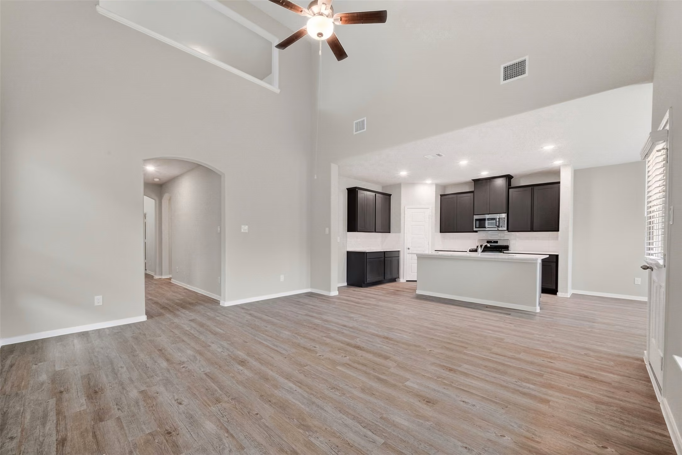 Photo 7 of 2110 Spring Hollow Drive, Baytown, TX