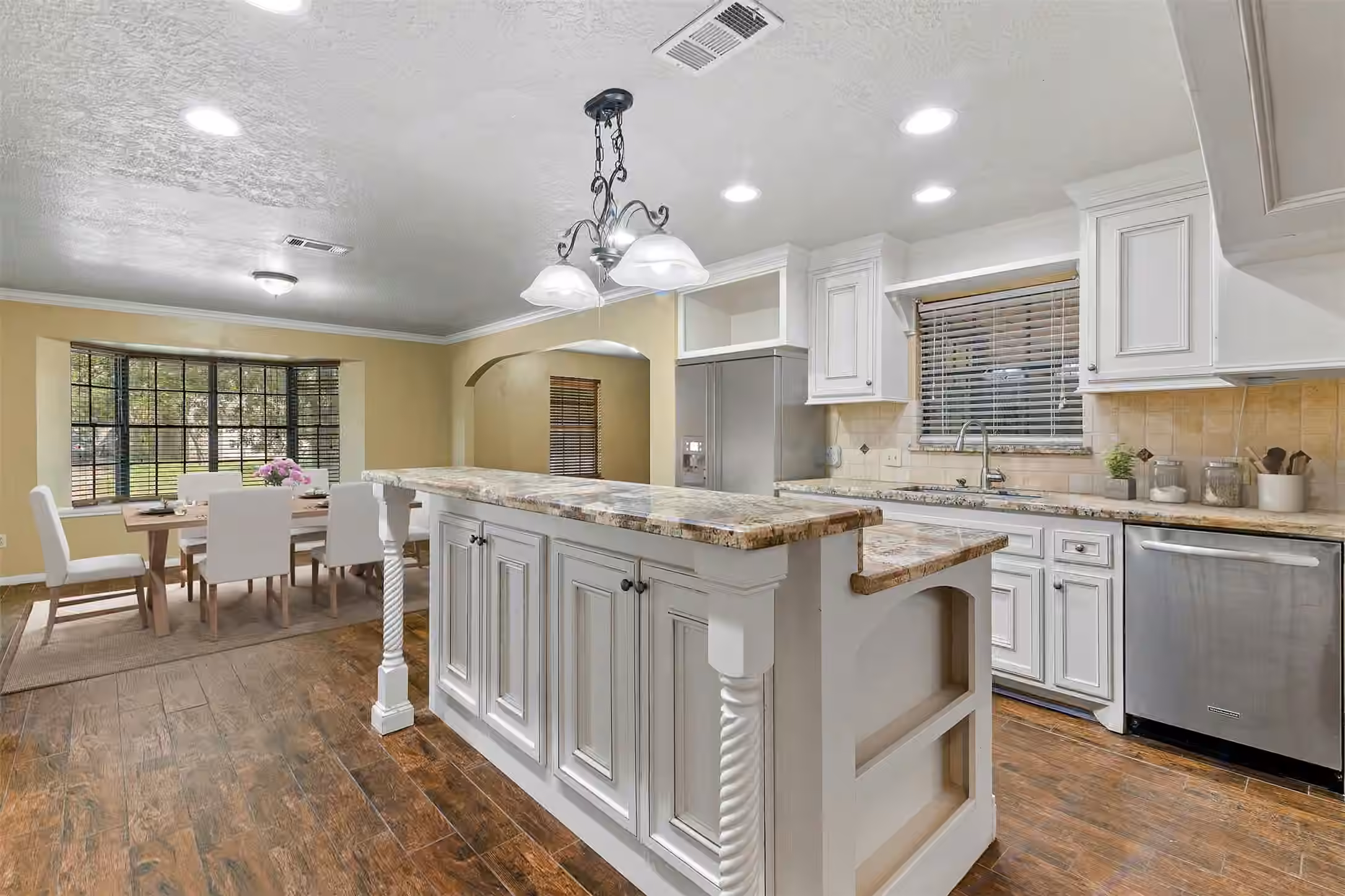 Photo 5 of 10703 Crestfield Court, Houston, TX