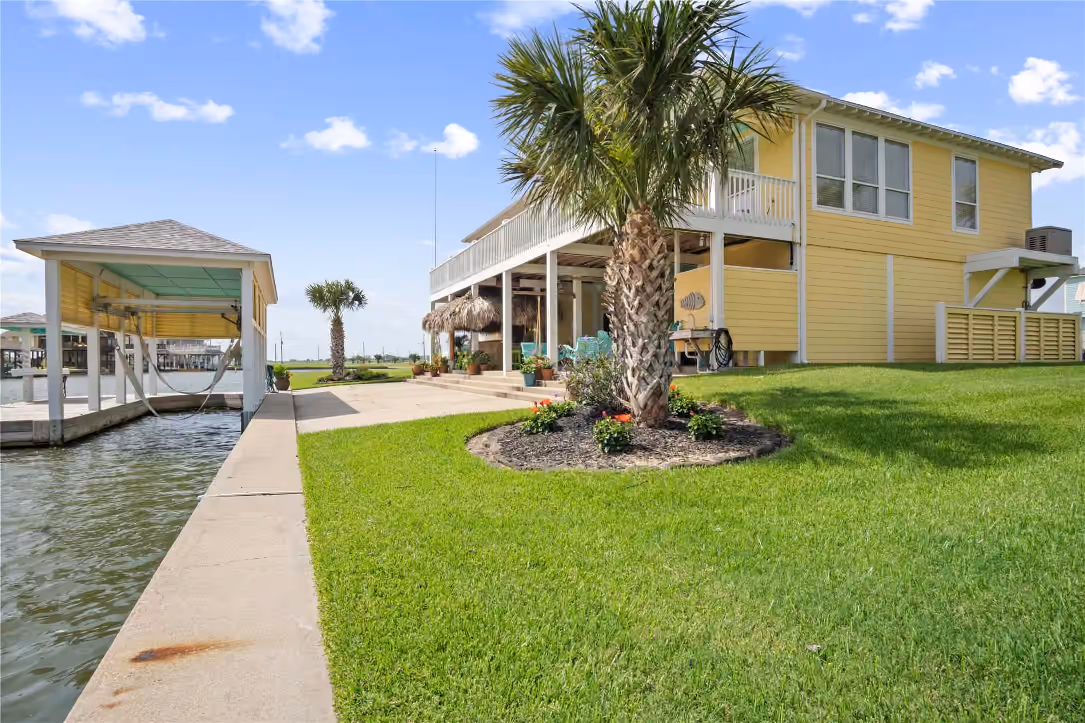 Photo 2 of 1100 Fountain View Drive, Crystal Beach, TX