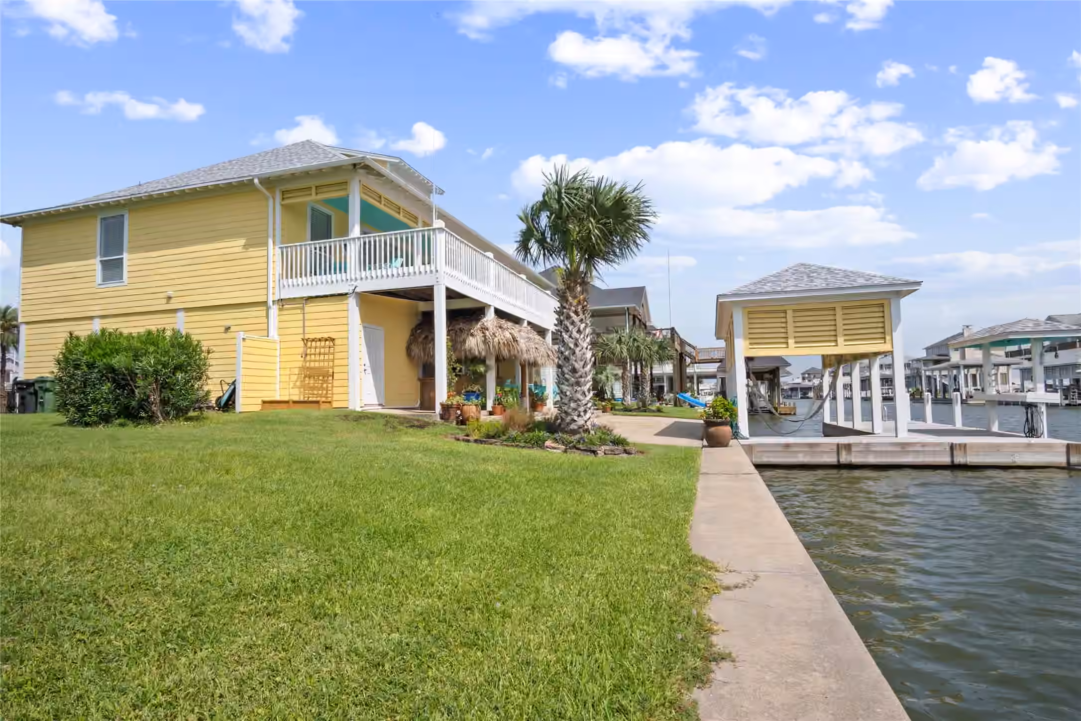 Photo 3 of 1100 Fountain View Drive, Crystal Beach, TX