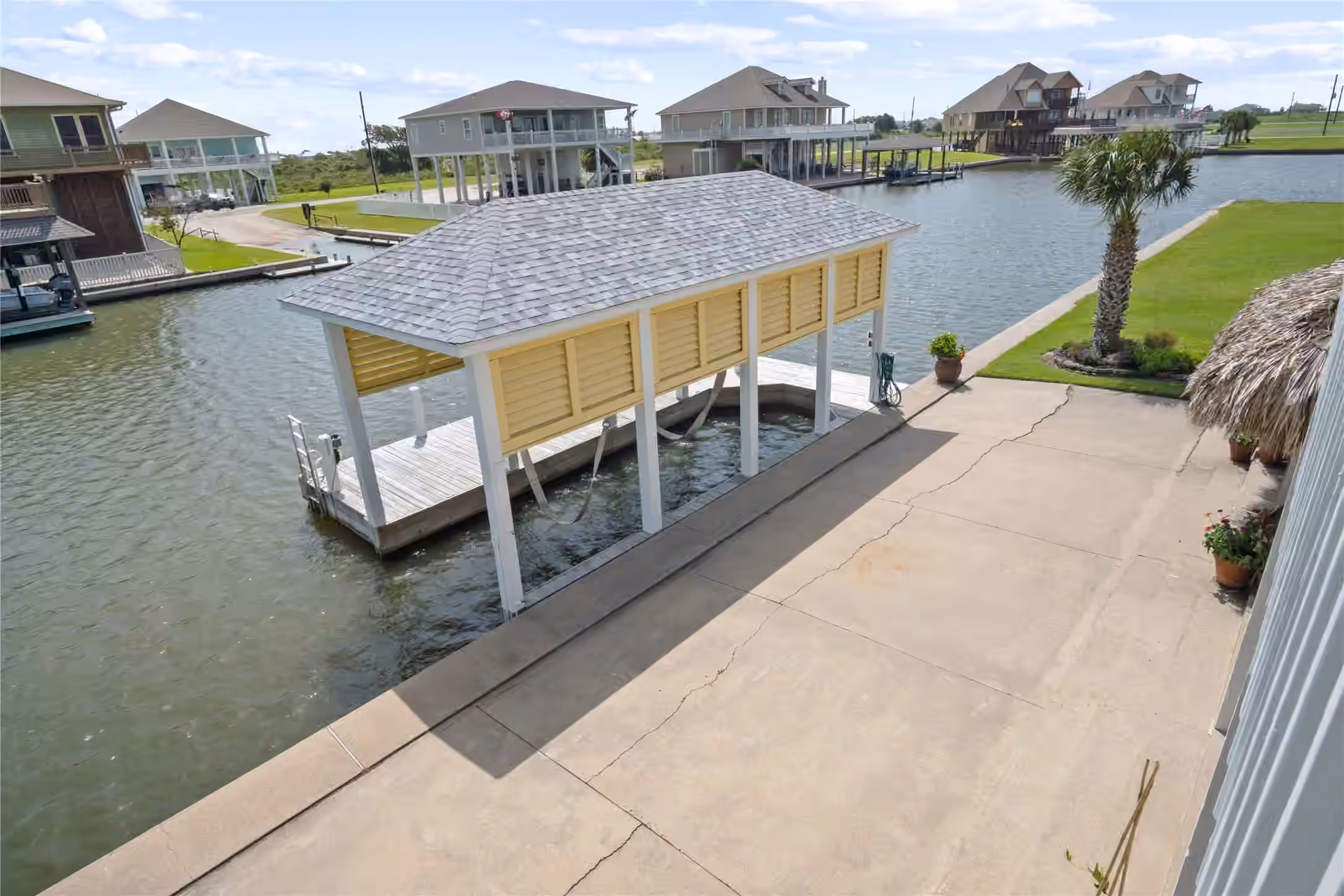 Photo 7 of 1100 Fountain View Drive, Crystal Beach, TX