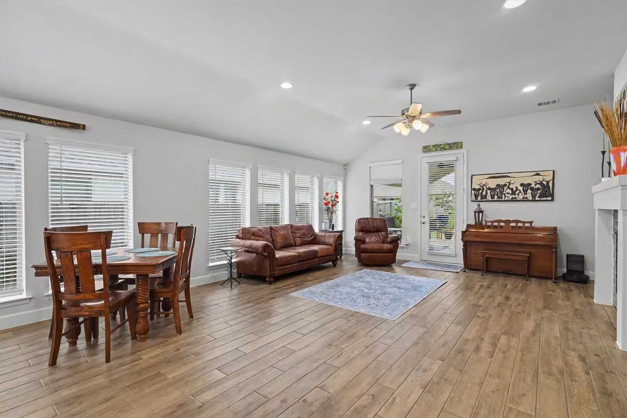 Photo 4 of 5815 Pink Coral Lane, Manvel, TX