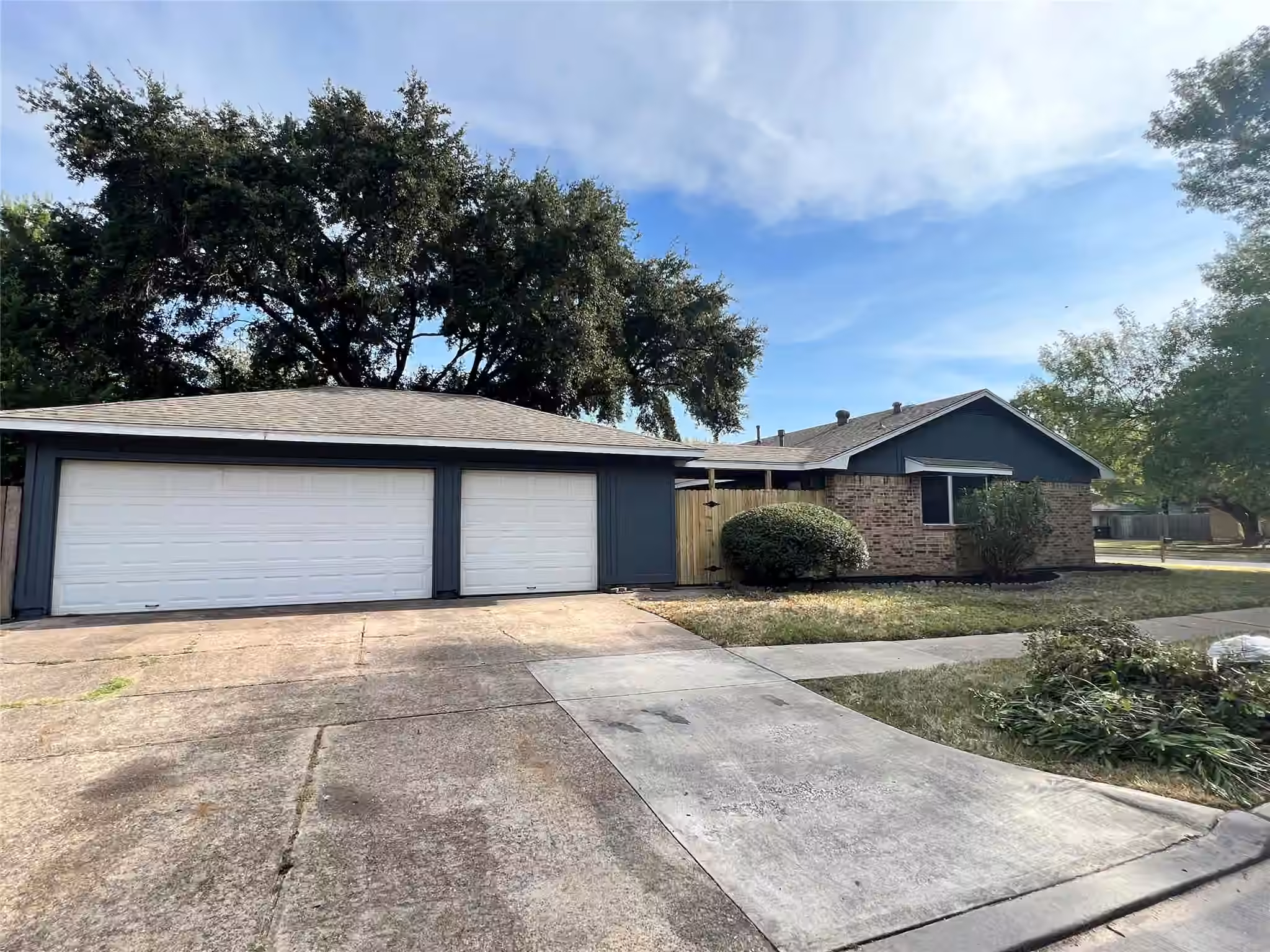 Photo 4 of 10358 Misty River Drive, Houston, TX