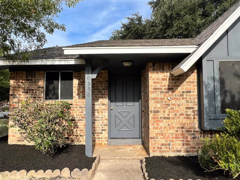 Photo 5 of 10358 Misty River Drive, Houston, TX