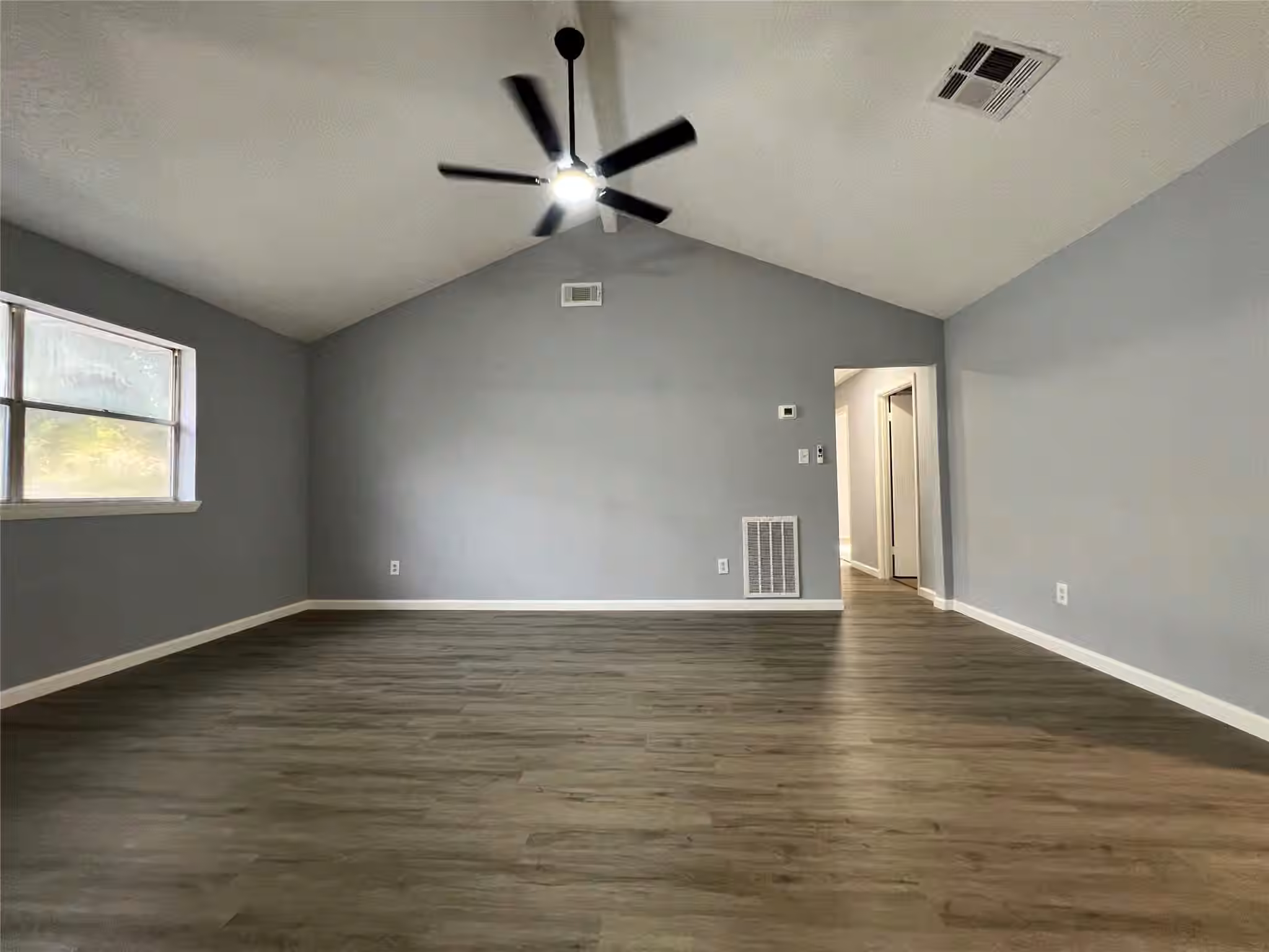 Photo 6 of 10358 Misty River Drive, Houston, TX