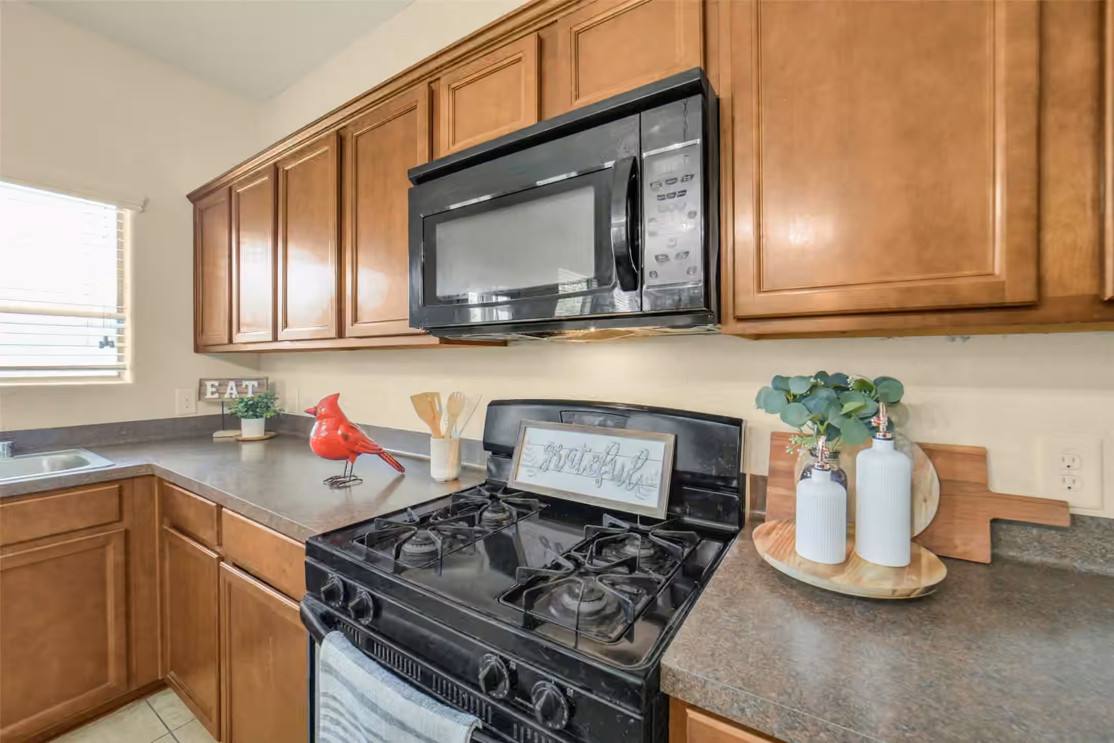 Photo 5 of 8114 Yaupon View Drive, Cypress, TX
