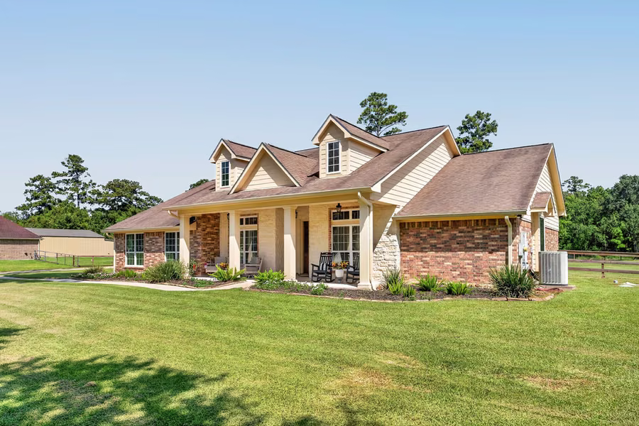 Photo 4 of 7219 Bayou Timber Drive, Alvin, TX