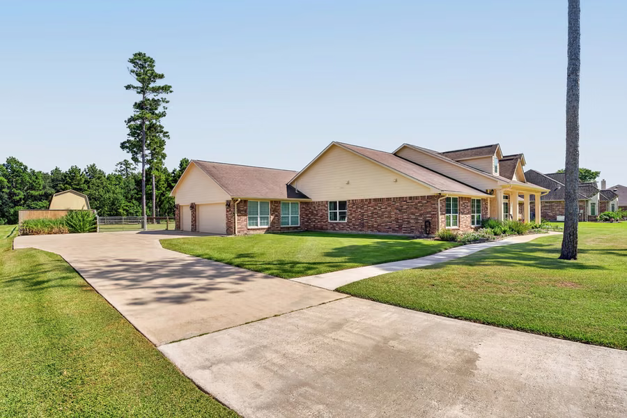 Photo 6 of 7219 Bayou Timber Drive, Alvin, TX