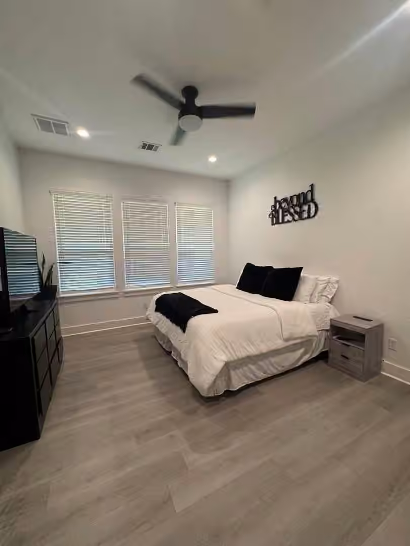 Photo 7 of 1607 Avenue E, Danbury, TX