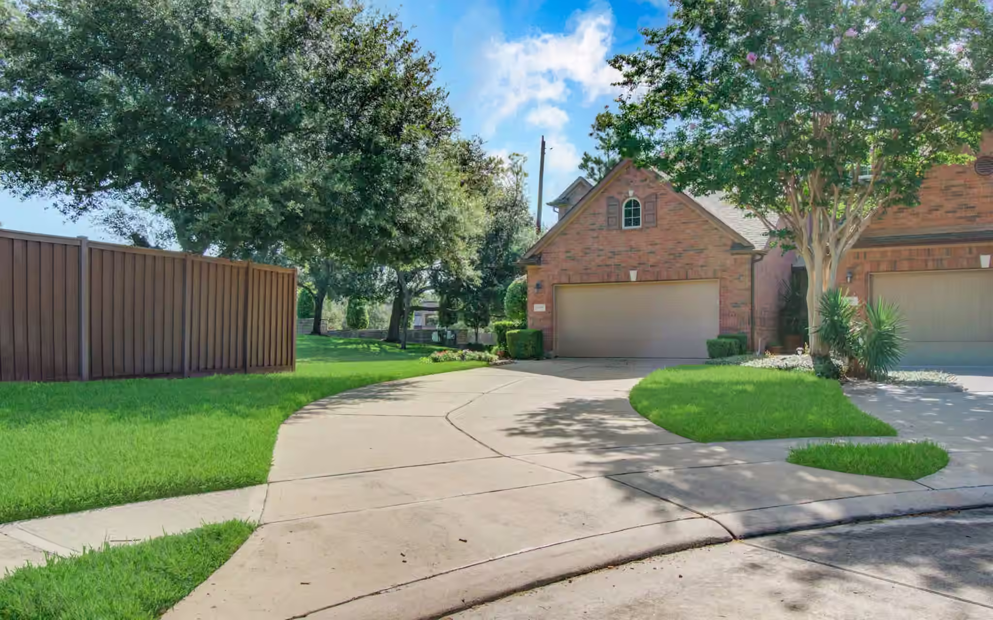 Photo 2 of 1103 Glenwood Canyon Lane, Houston, TX
