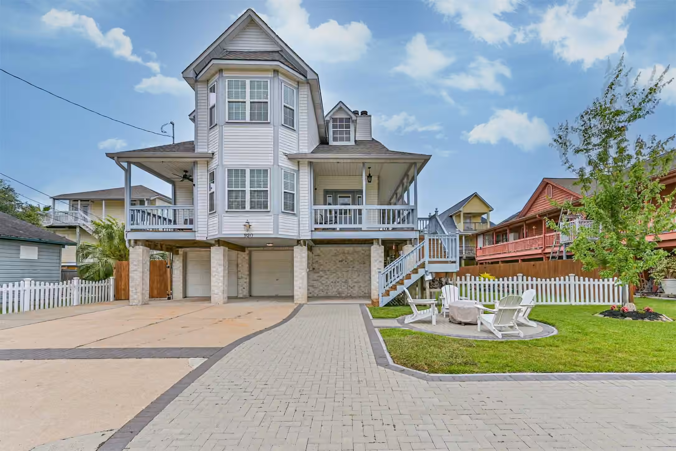 Photo of 920 Grove Road, Clear Lake Shores, TX