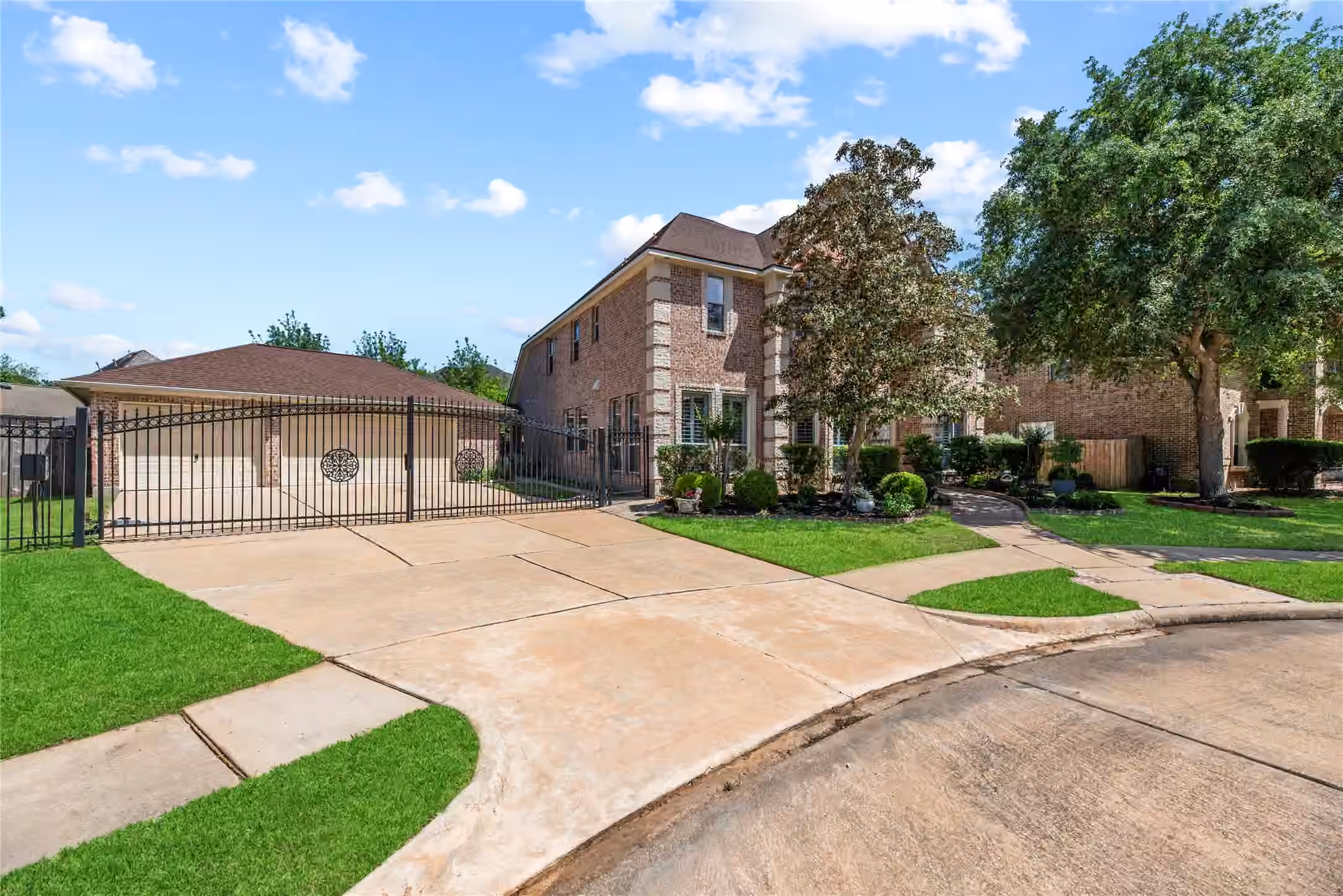 Photo 2 of 8106 Hollowhaven Court, Houston, TX