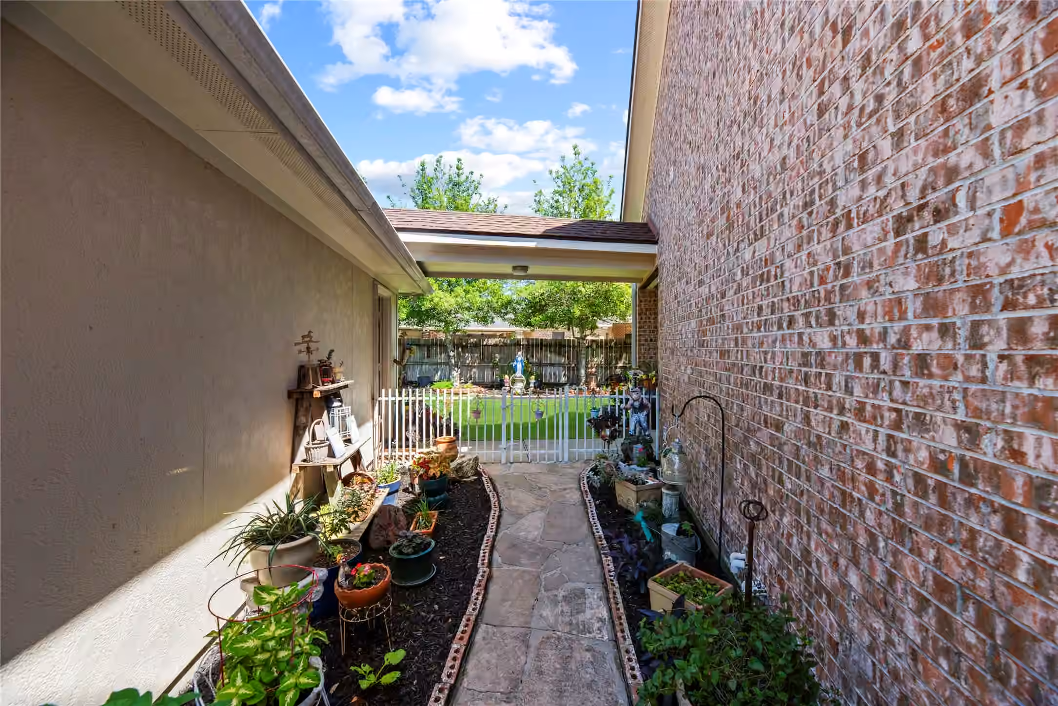 Photo 4 of 8106 Hollowhaven Court, Houston, TX