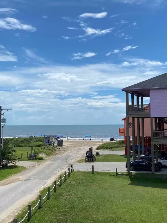 Photo 5 of 981 South Stingaree Drive, Crystal Beach, TX