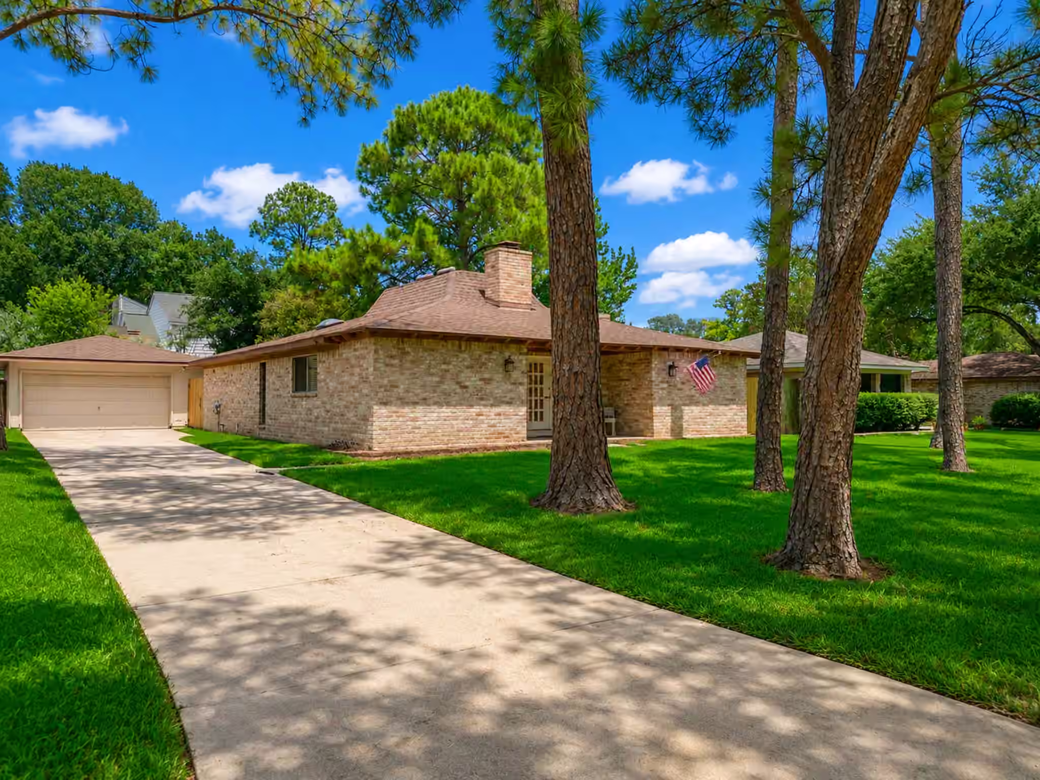 Photo 4 of 14310 Locke Lane, Houston, TX