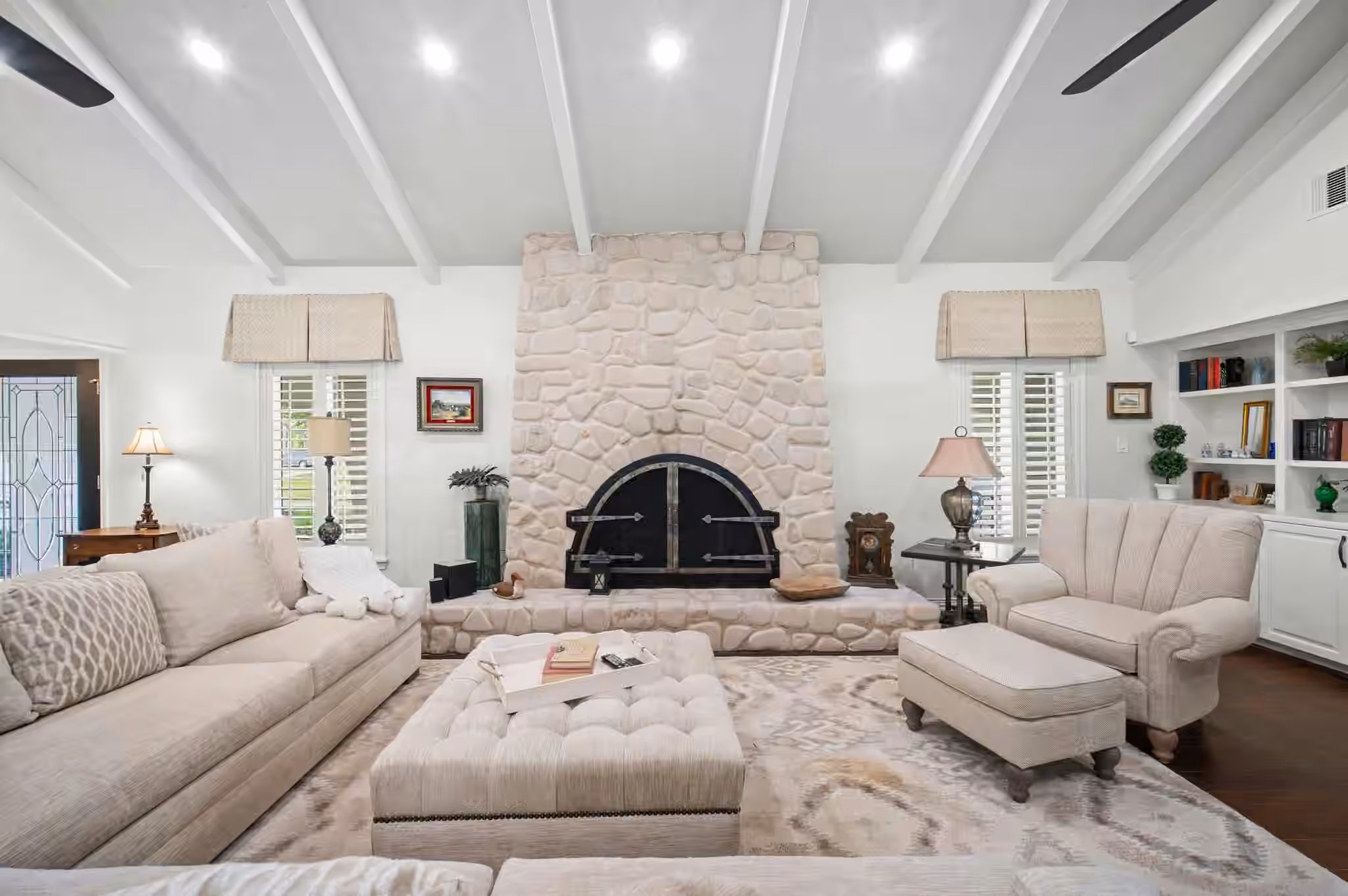 Photo 3 of 822 Surrey Lane, Simonton, TX