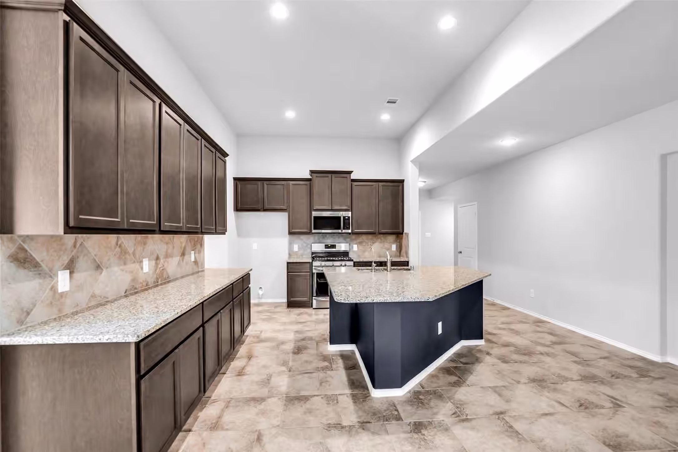 Photo 7 of 7417 Mango Orchard Lane, Conroe, TX