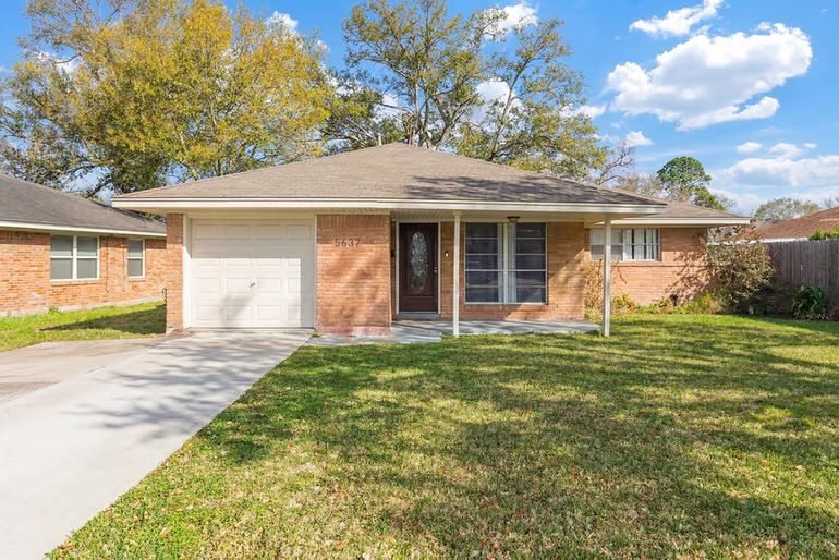 Photo 2 of 5637 Wood Creek Way, Houston, TX