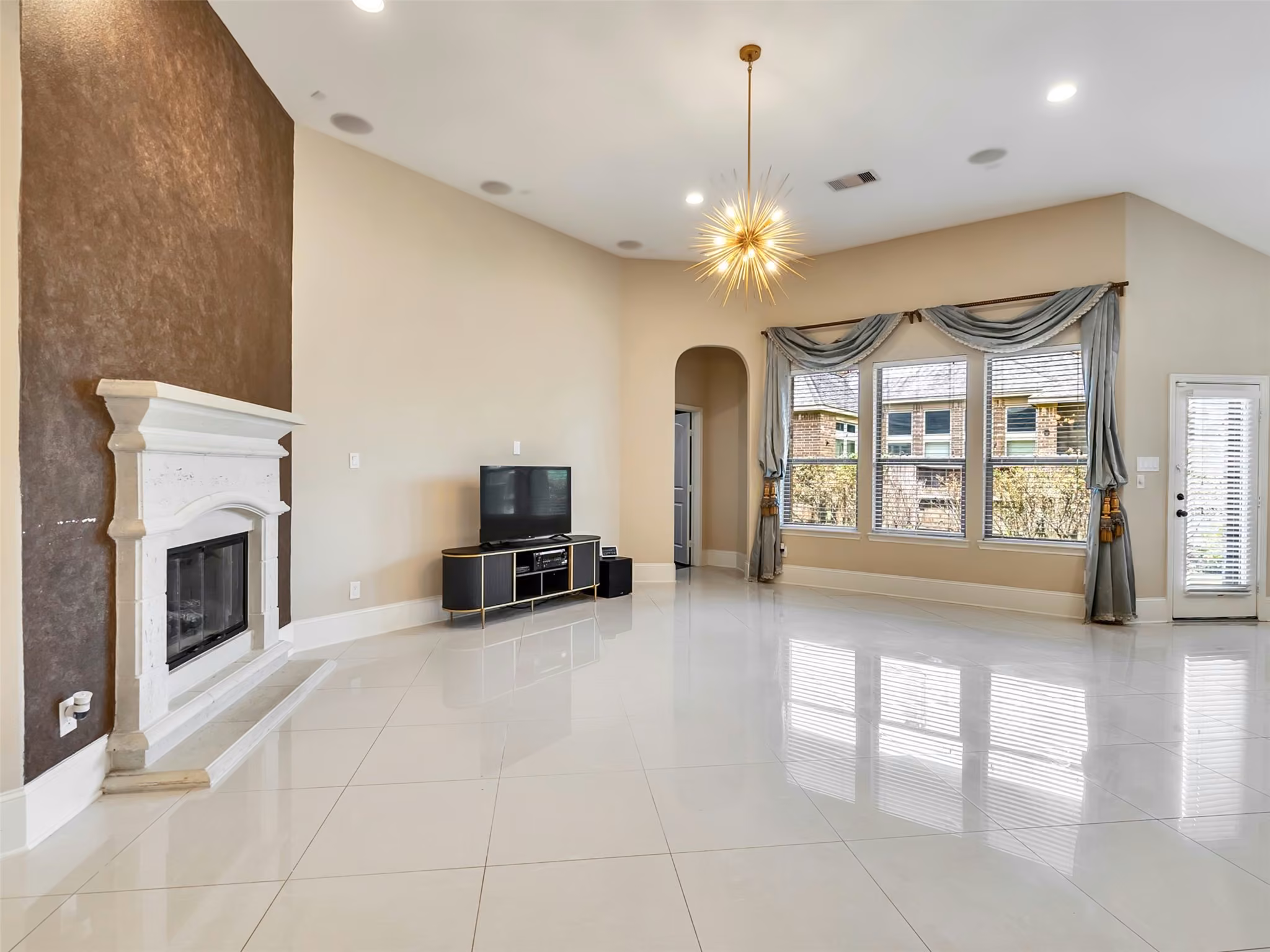 Photo 6 of 4618 Morning Cloud Lane, Sugar Land, TX