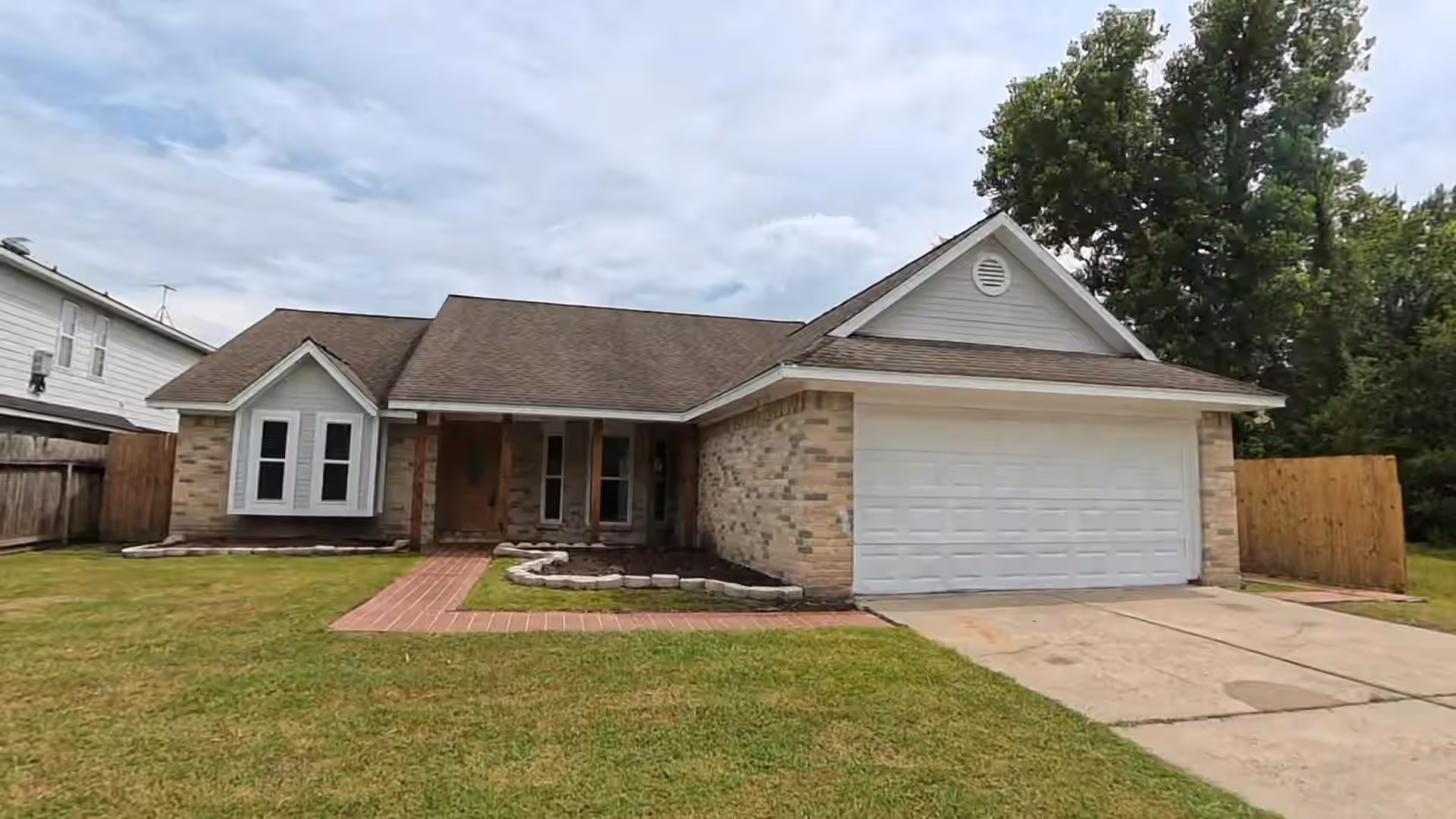 Photo of 1002 Glen Valley Drive, Humble, TX