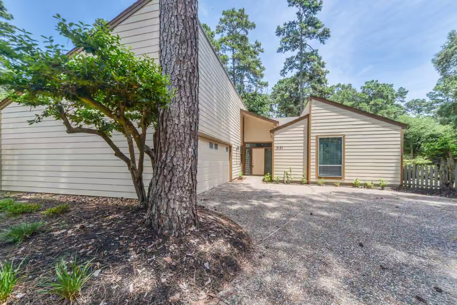 Photo 2 of 3131 Royal Crescent Drive, Houston, TX