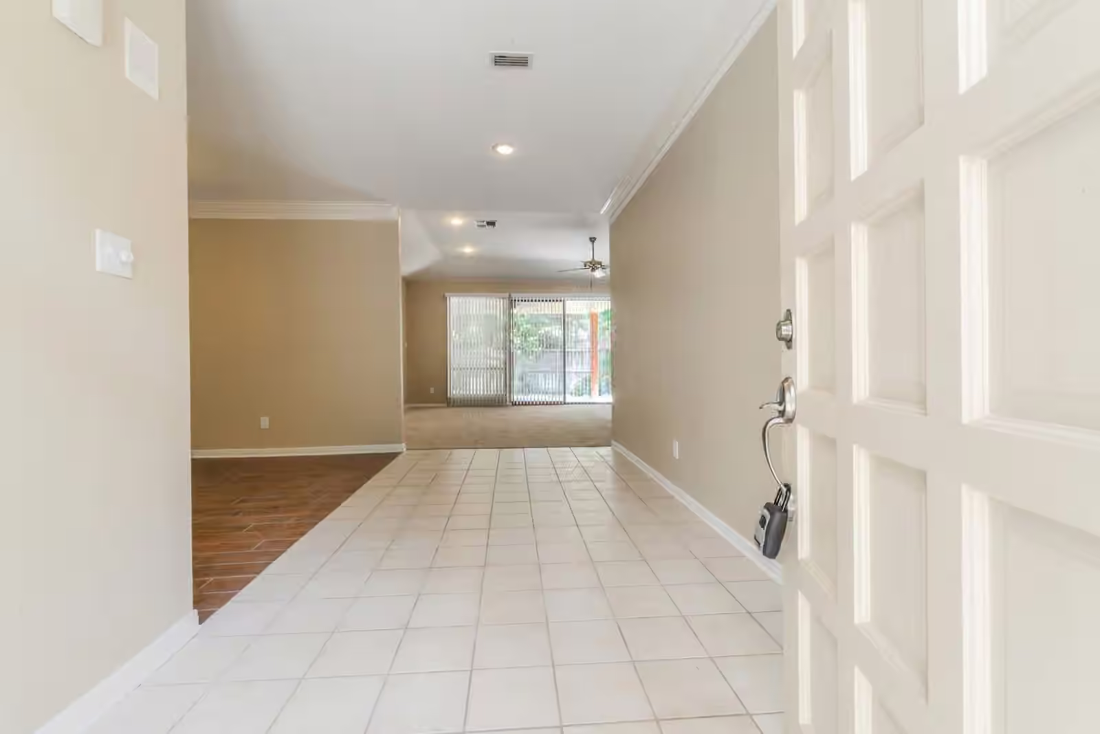 Photo 4 of 3131 Royal Crescent Drive, Houston, TX