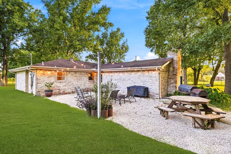 Photo of 993 County Road 2271, Cleveland, TX 77327